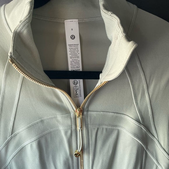 lululemon cropped define jacket in fog green with gold zippers - Picture 13 of 17